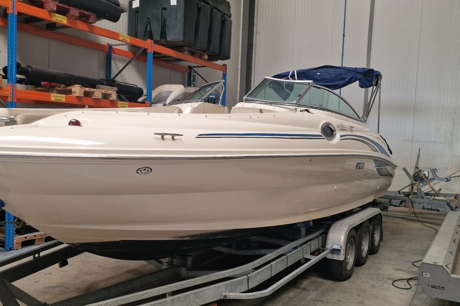 Sea Ray 240 Sun Deck 04